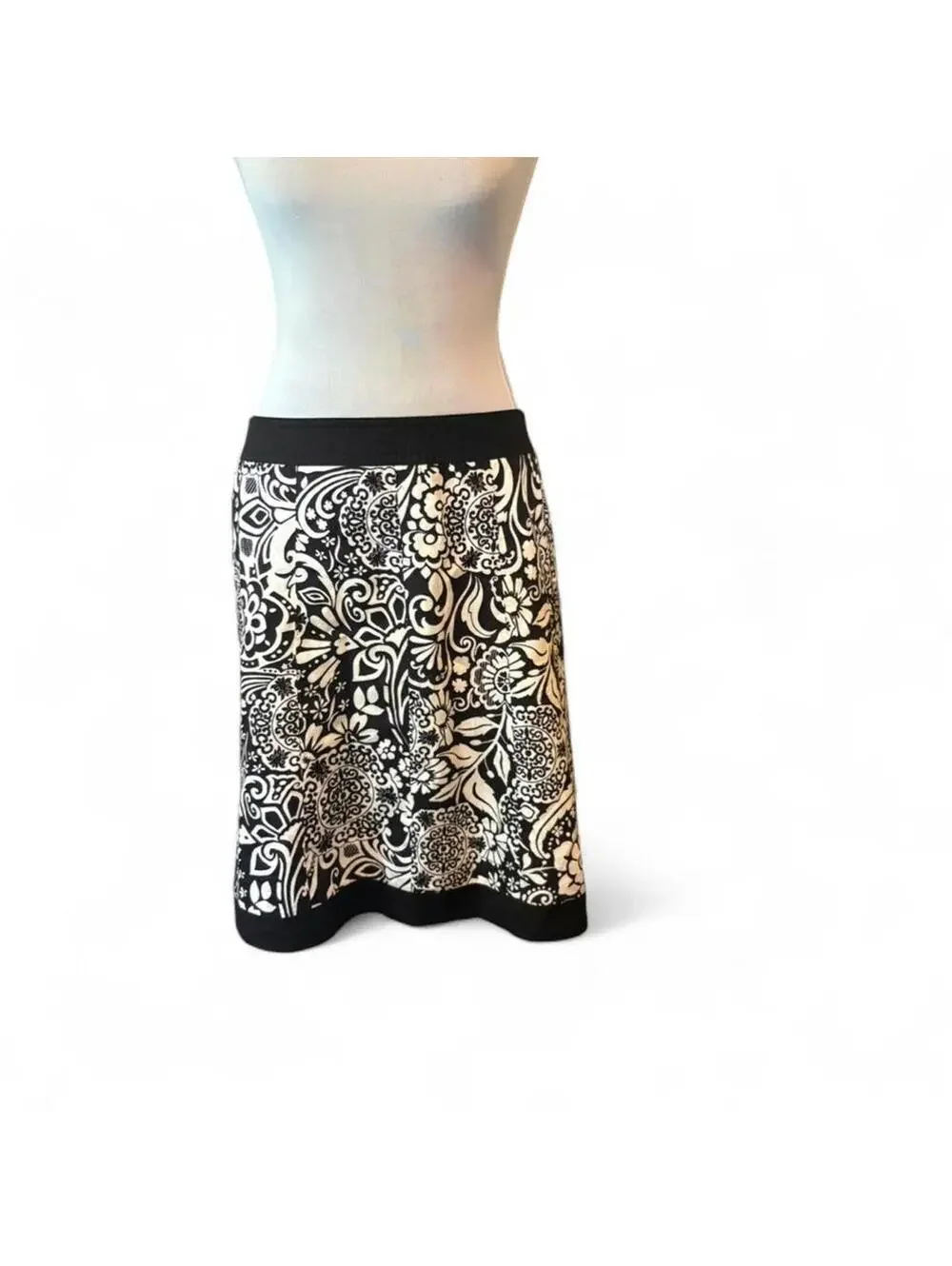 Ann Taylor skirt 100% cotton, size 8